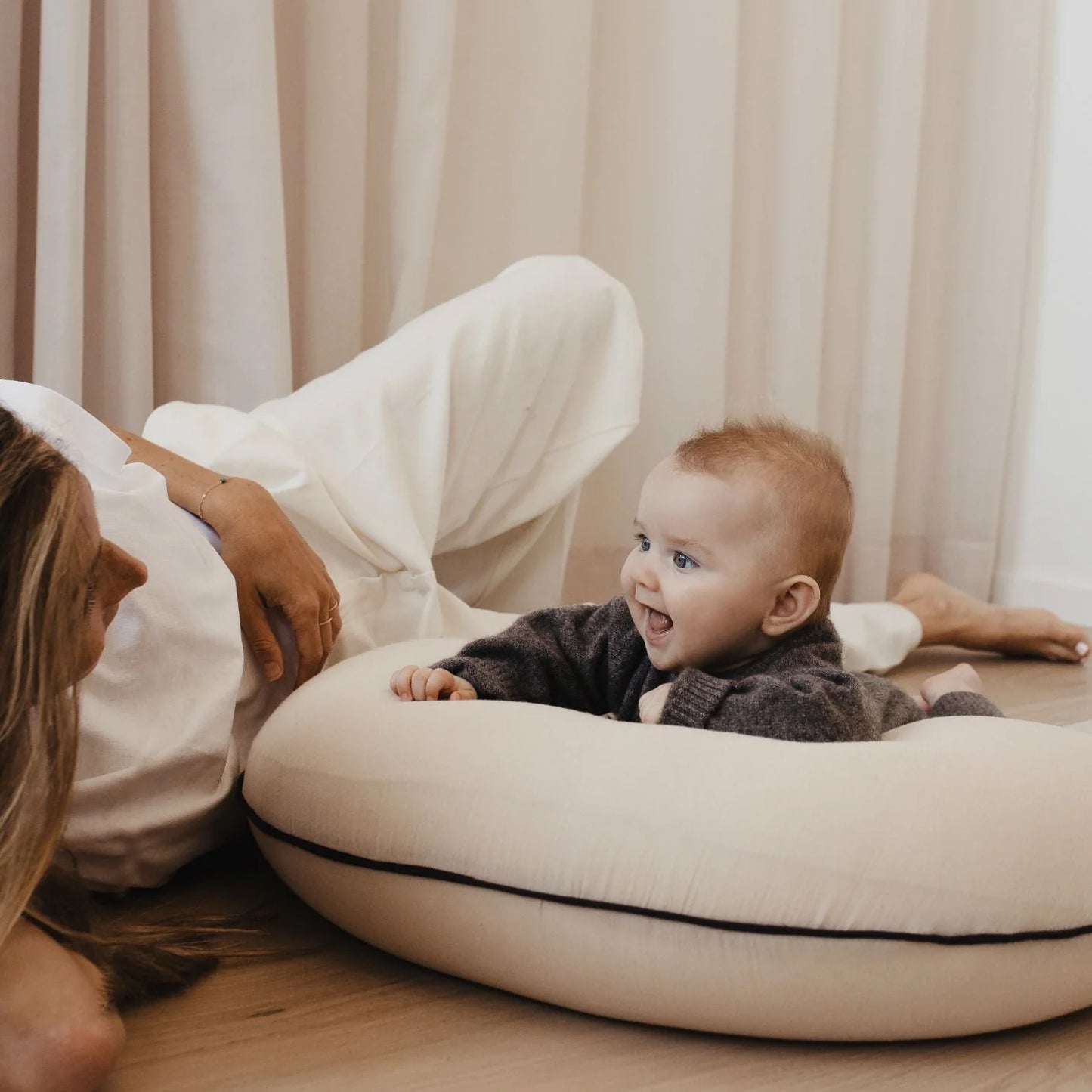 Coussin d'allaitement "Moon" | That's Mine "Sand"